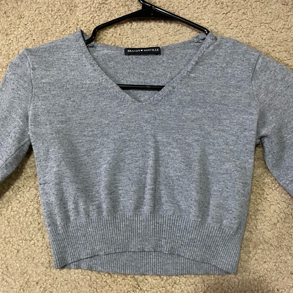 grey long sleeve crop top !